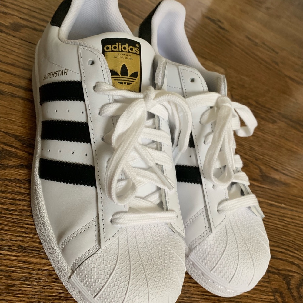 ADIDAS SUPERSTAR SNEAKERS Women’s 8.5